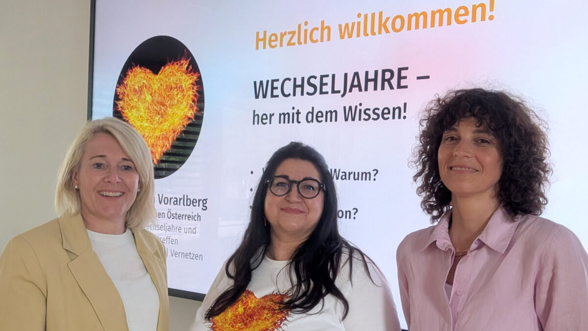 Yvonne Antretter-Wiedl, Geschäftsführung KibeV, Andrea Butterweck, Feuerfrauen Vorarlberg, Andrea Wenger, HR-Generalist, KibeV, im Gruppenbild. (c) KibeV