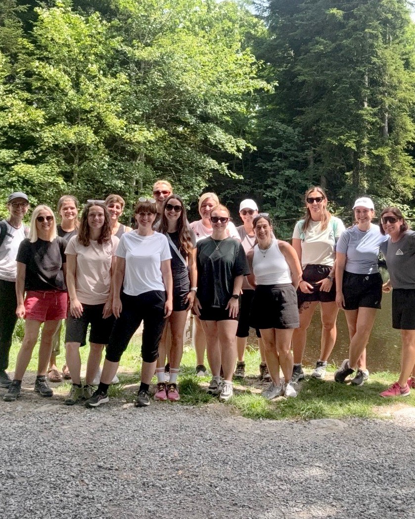 Gruppenfoto unserer Leitungen vor dem Bödelesee. (c) KibeV